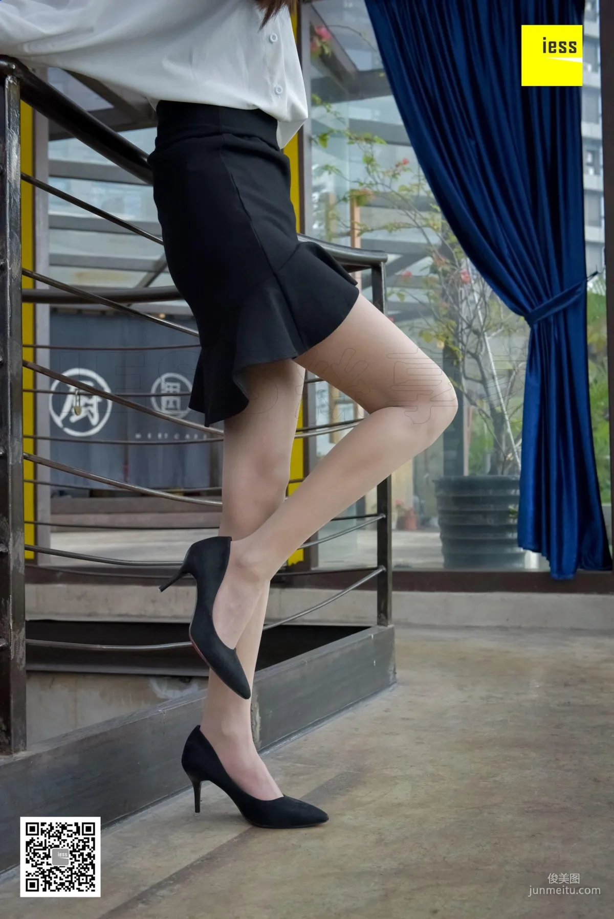 Si Xiang Jia 142 Yong Ying, Soft Girl Nude Stockings Slim Legs [IESS] Photo Set photo 39