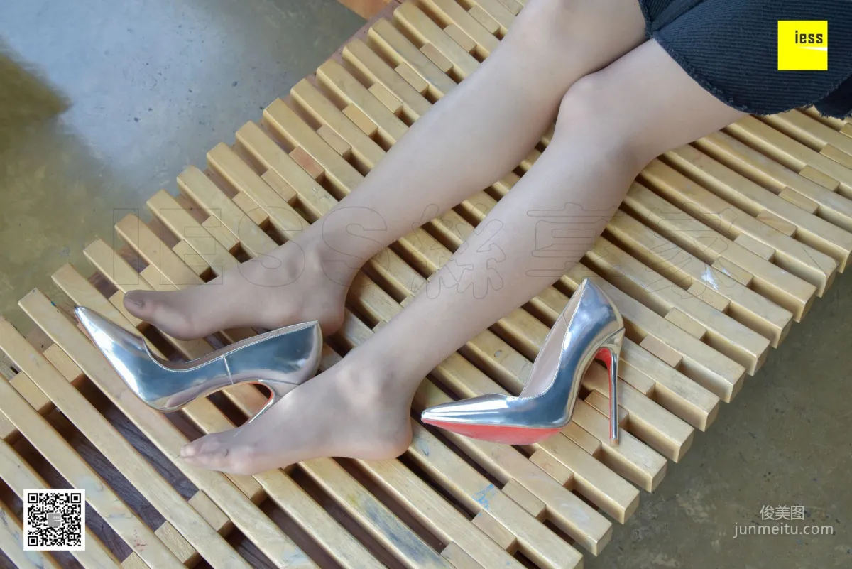 Si Xiang Jia 147 Lai Lai, Silver Ultra High Thin Heel and Nude Stockings [IESS] Photo Set photo 67