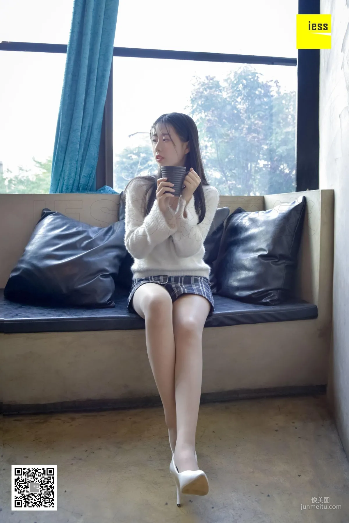 Si Xiang Jia 137 Jia Zhen, New Year New Legs New Atmosphere [IESS] Photo Set photo 4