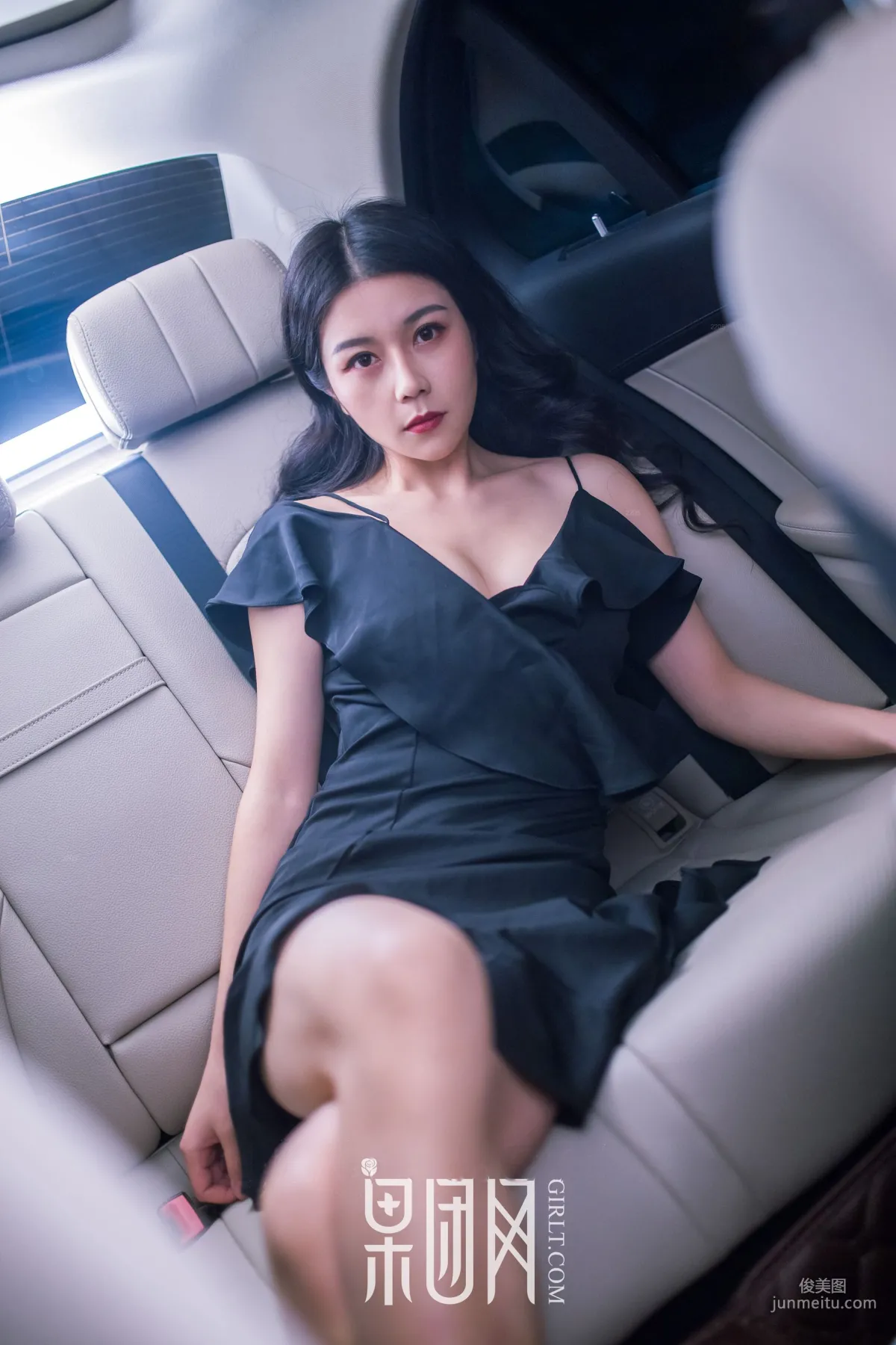 Wei Wei, Beauty vs Luxury Car, Which Do You Choose! [Girlt] No.107 Photo Set photo 45