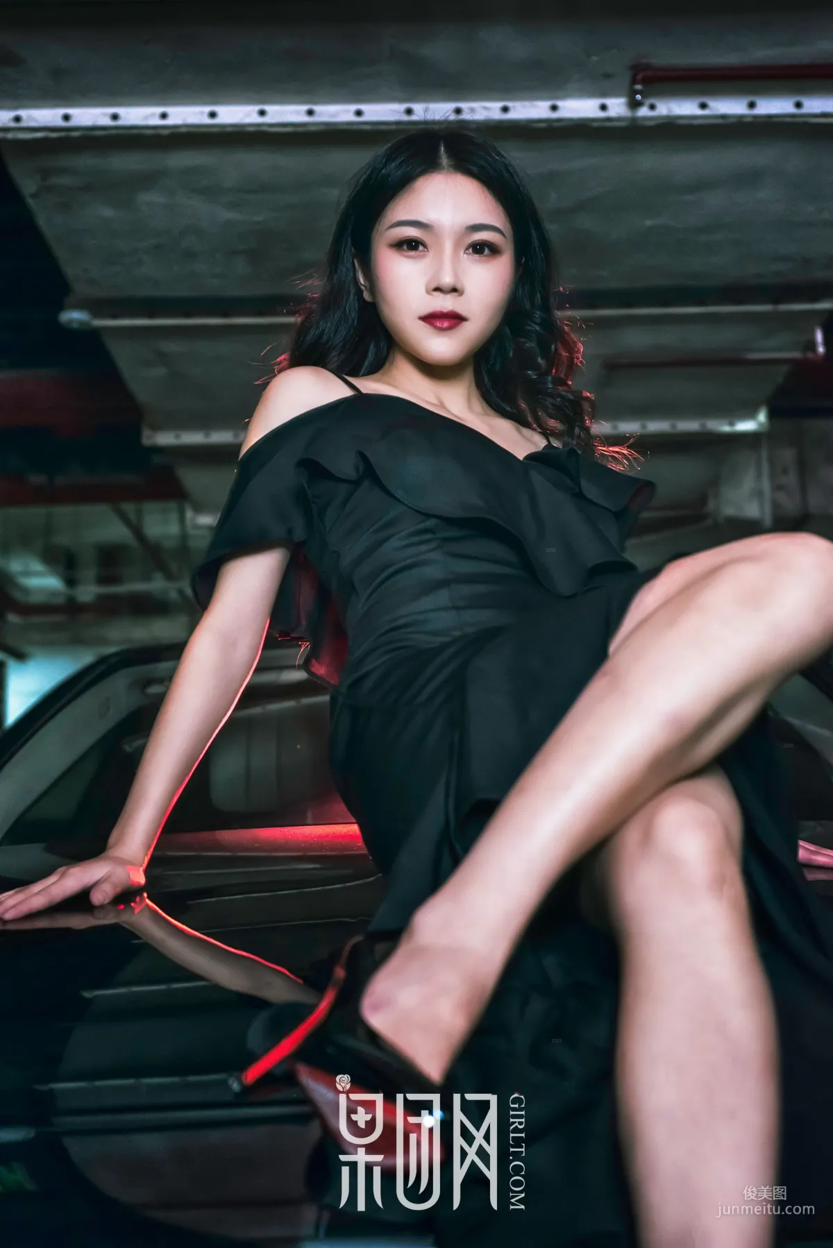 Wei Wei, Beauty vs Luxury Car, Which Do You Choose! [Girlt] No.107 Photo Set photo 3