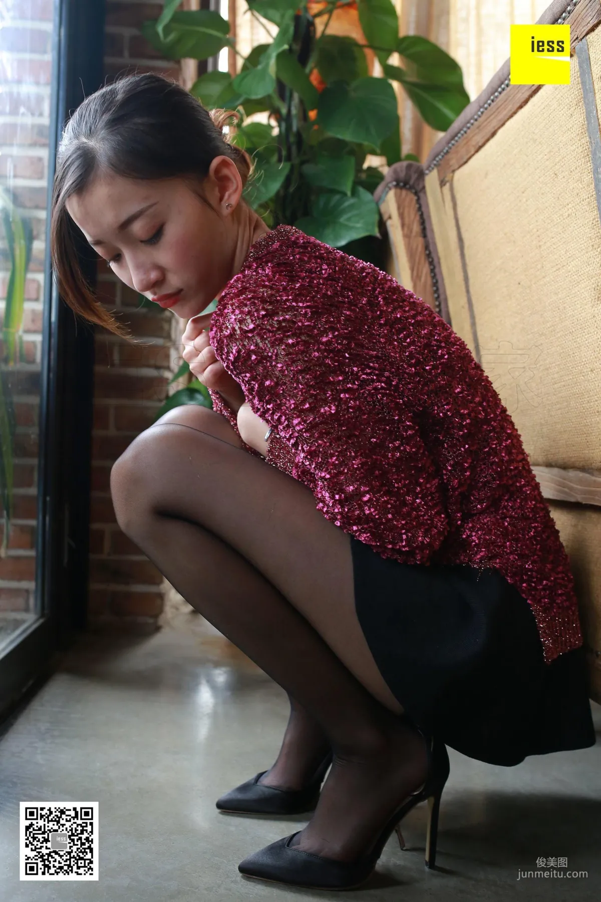 Si Xiang Jia 148 Qiuqiu, The Delectable Black Stockings [IESS] Photo Set photo 93