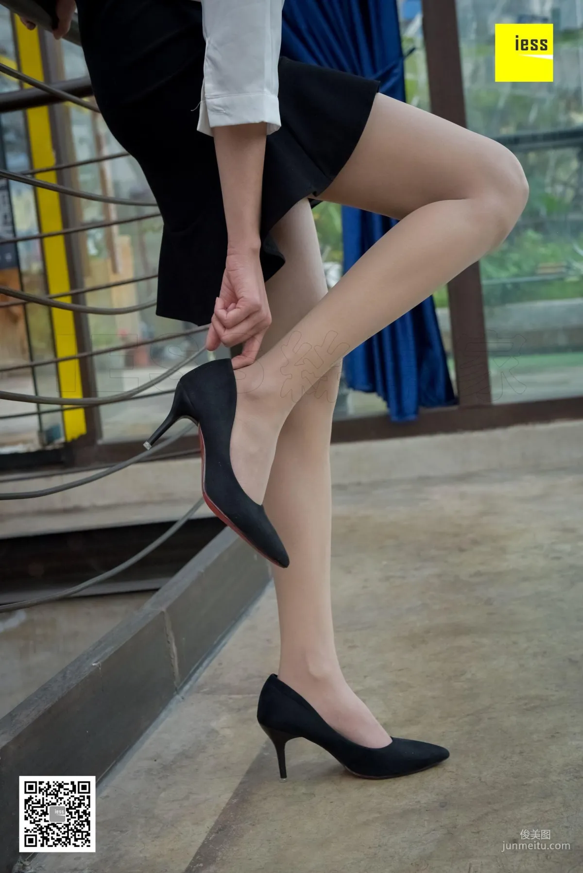 Si Xiang Jia 142 Yong Ying, Soft Girl Nude Stockings Slim Legs [IESS] Photo Set photo 56