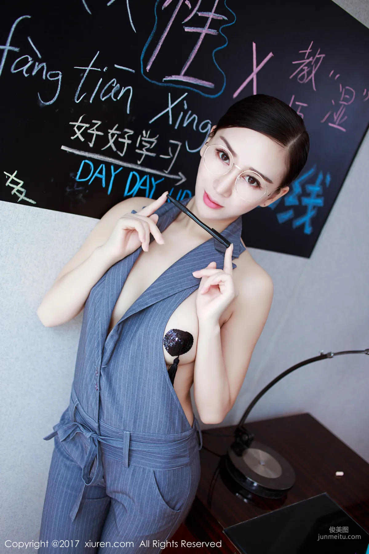 Sexy Goddess @Zou Jingjing Queen, Teacher OL [XiuRen] NO.852 Photo Set photo 31