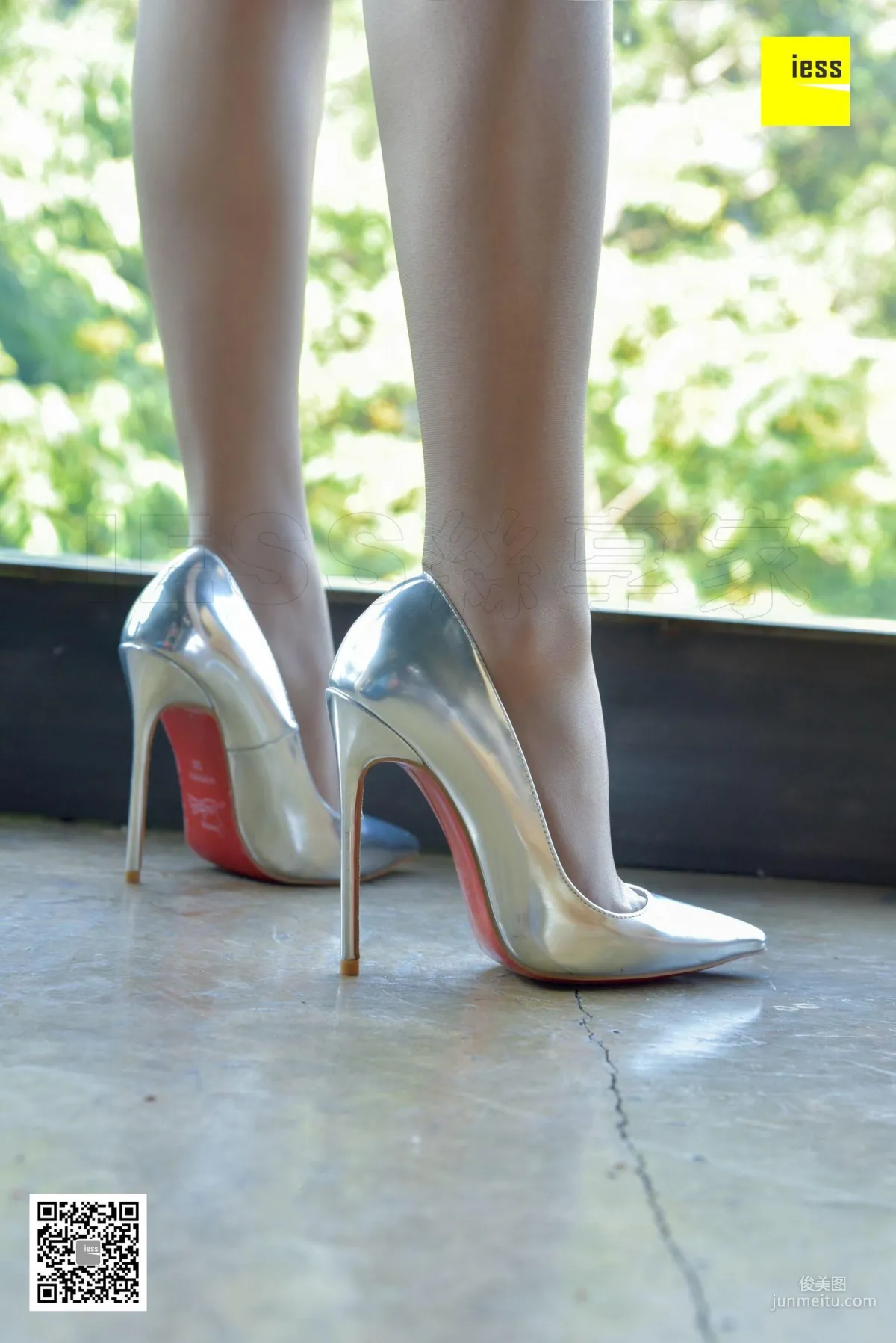 Si Xiang Jia 147 Lai Lai, Silver Ultra High Thin Heel and Nude Stockings [IESS] Photo Set photo 23