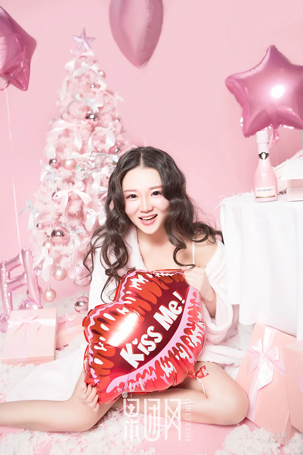 Mo Yaqi, Christmas Surprise [Girlt] NO.111 Photo Set photo 14