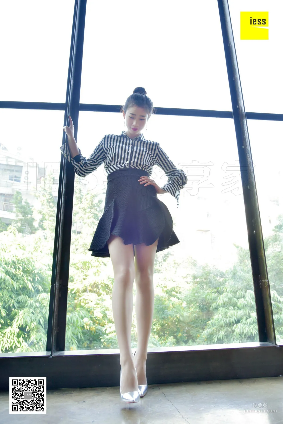 Si Xiang Jia 147 Lai Lai, Silver Ultra High Thin Heel and Nude Stockings [IESS] Photo Set photo 18