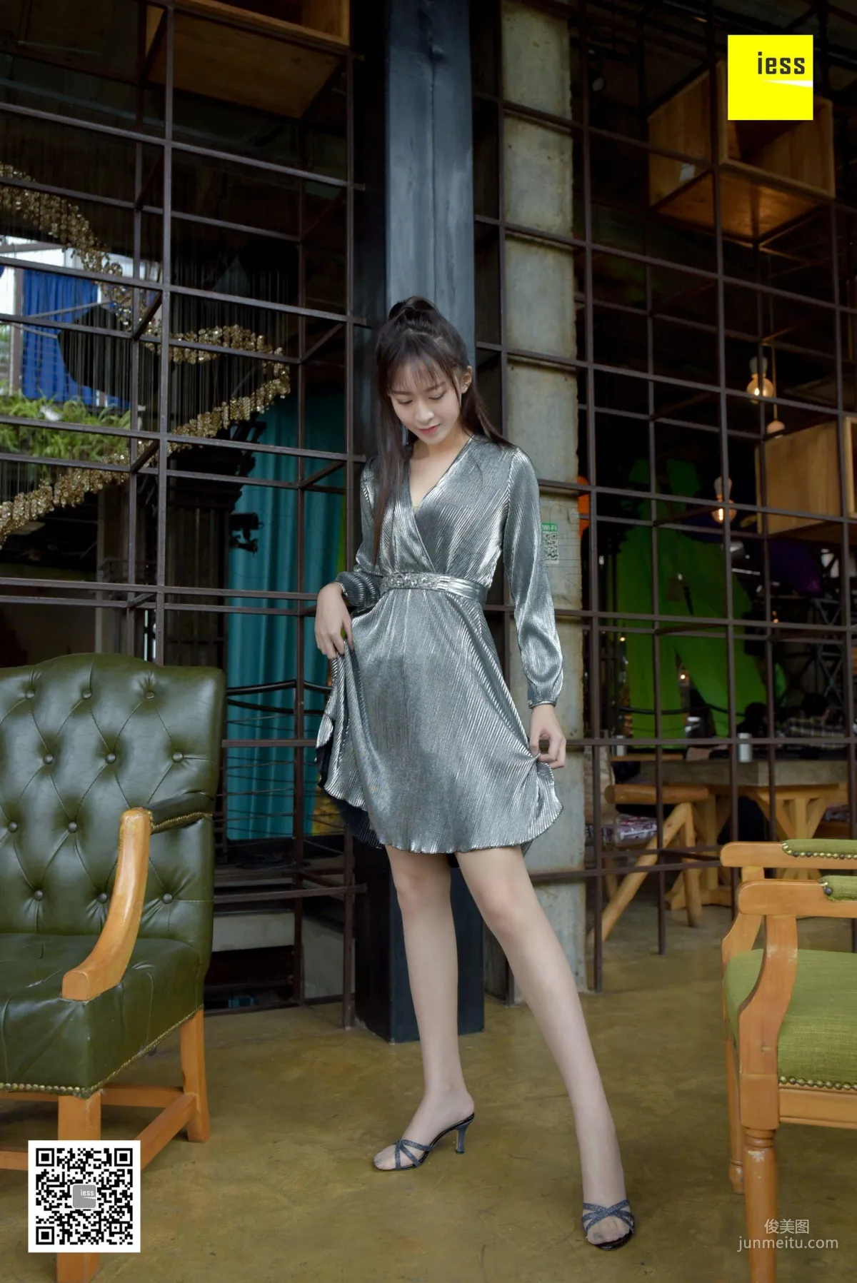 Si Xiang Jia 140 Zi Zi, Sheer White Legs Sandals and Nude Stockings [IESS] Photo Set photo 62