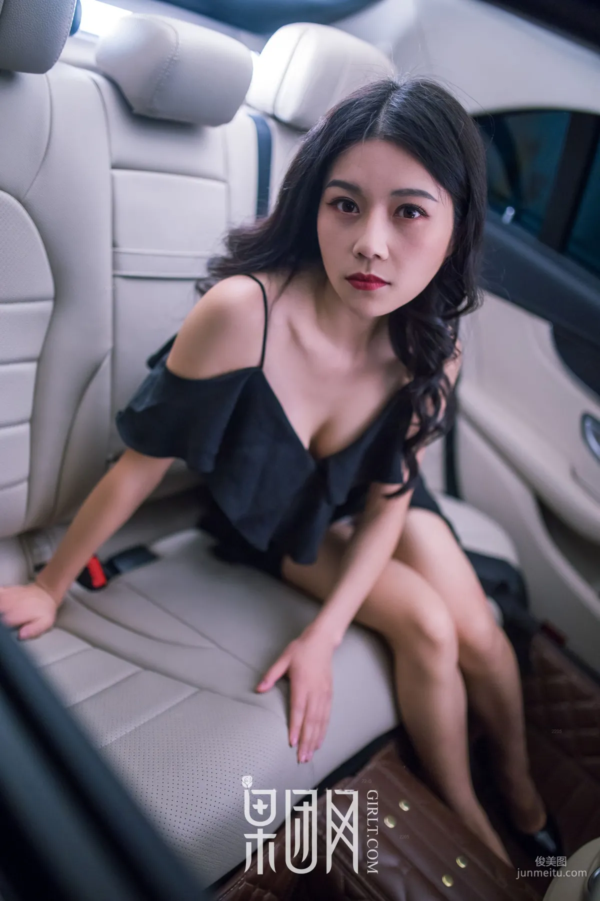 Wei Wei, Beauty vs Luxury Car, Which Do You Choose! [Girlt] No.107 Photo Set photo 44