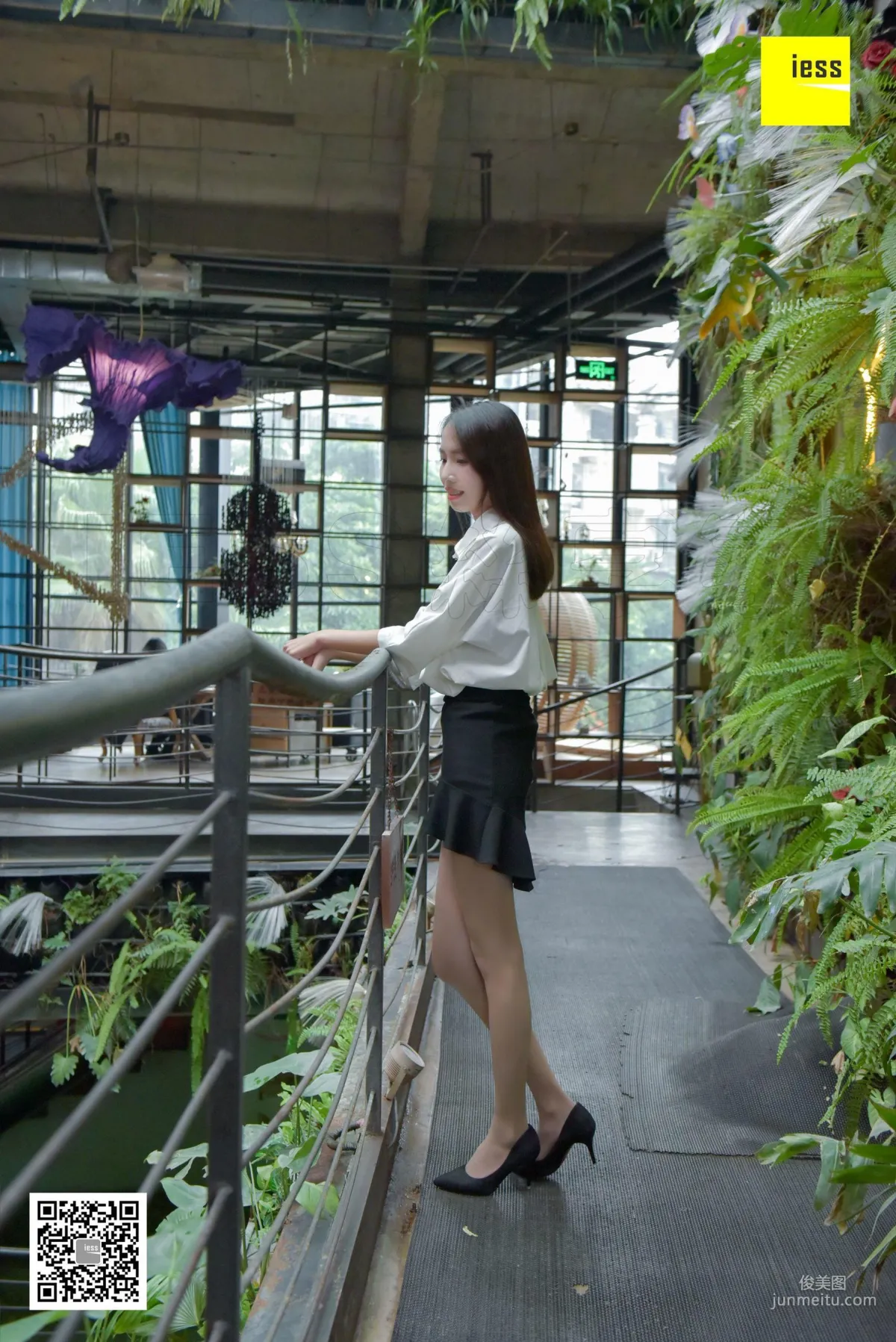 Si Xiang Jia 142 Yong Ying, Soft Girl Nude Stockings Slim Legs [IESS] Photo Set photo 3