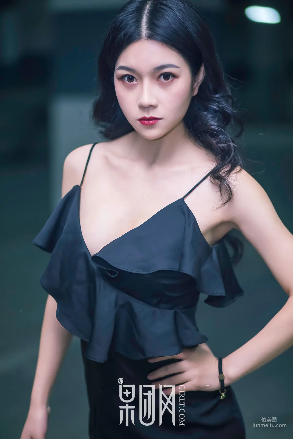 Wei Wei, Beauty vs Luxury Car, Which Do You Choose! [Girlt] No.107 Photo Set photo 19