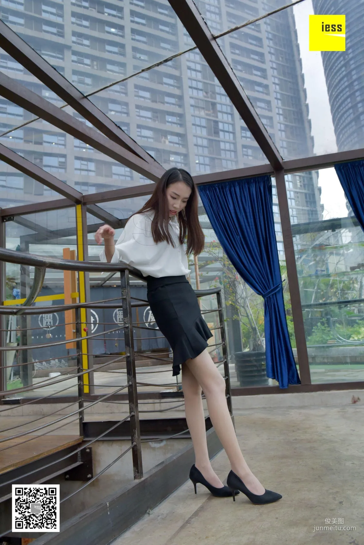 Si Xiang Jia 142 Yong Ying, Soft Girl Nude Stockings Slim Legs [IESS] Photo Set photo 5