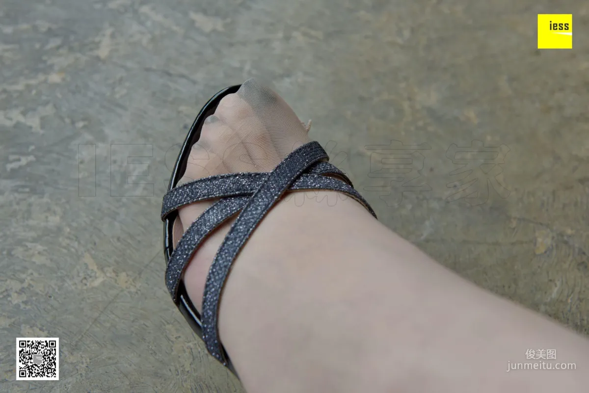 Si Xiang Jia 140 Zi Zi, Sheer White Legs Sandals and Nude Stockings [IESS] Photo Set photo 32