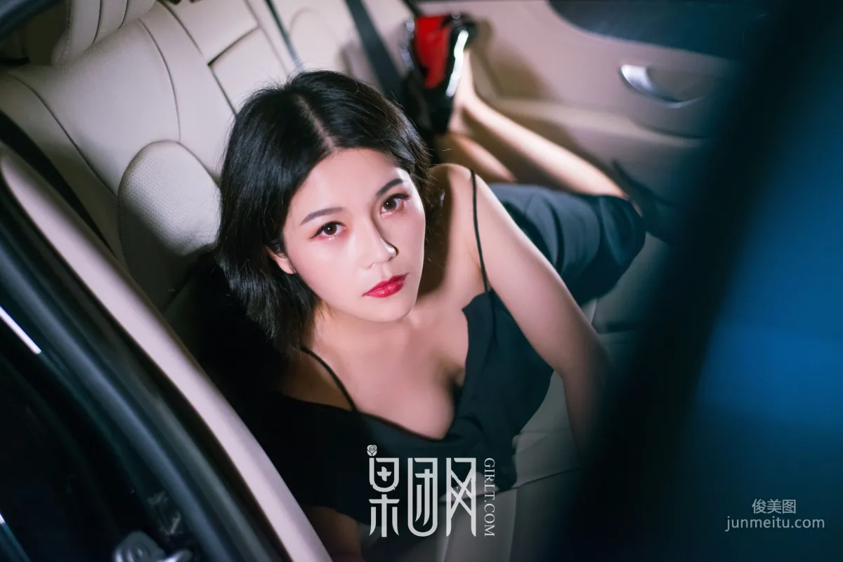 Wei Wei, Beauty vs Luxury Car, Which Do You Choose! [Girlt] No.107 Photo Set photo 33