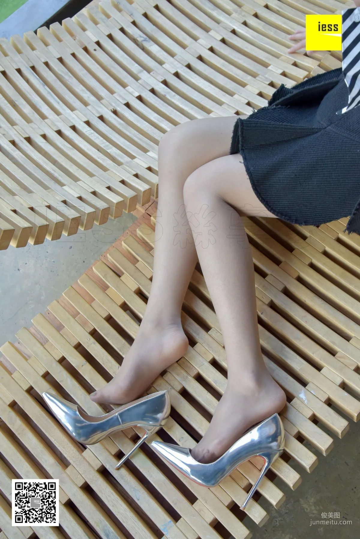 Si Xiang Jia 147 Lai Lai, Silver Ultra High Thin Heel and Nude Stockings [IESS] Photo Set photo 65