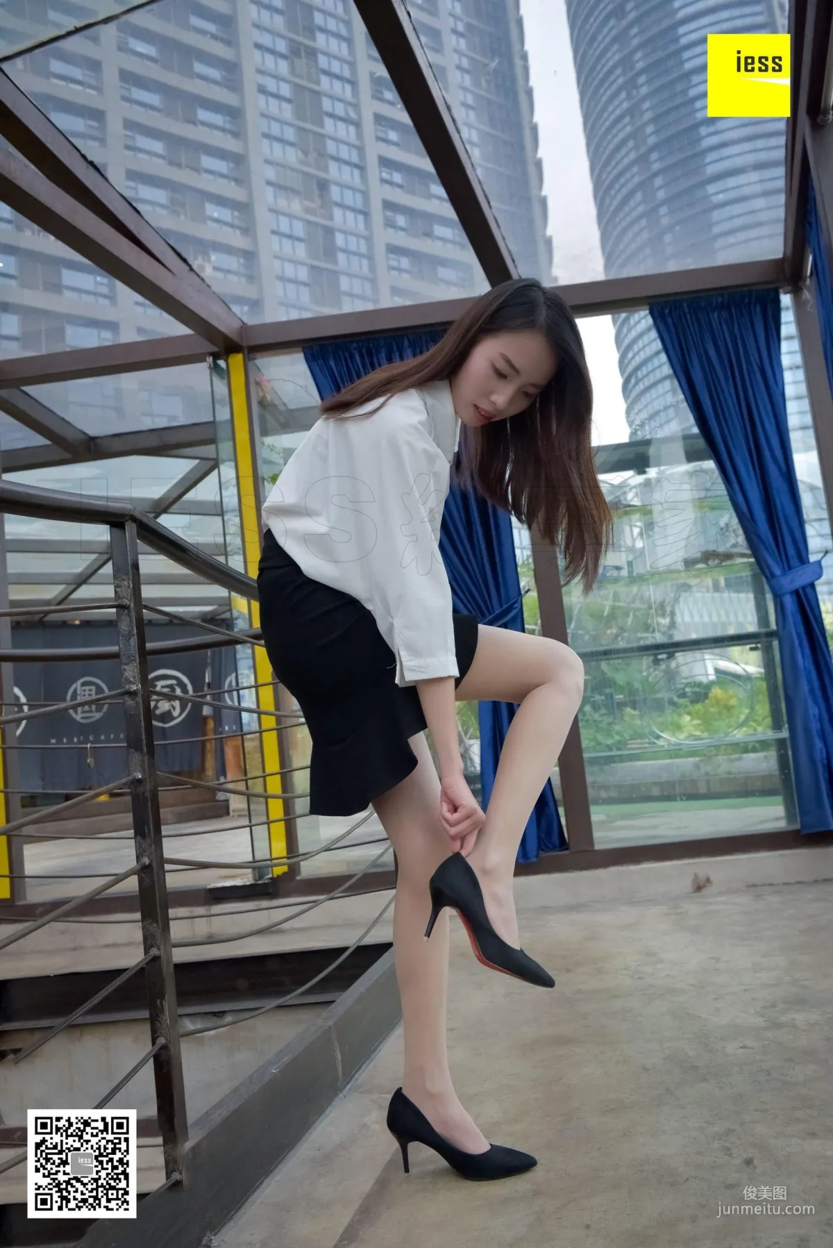 Si Xiang Jia 142 Yong Ying, Soft Girl Nude Stockings Slim Legs [IESS] Photo Set photo 58