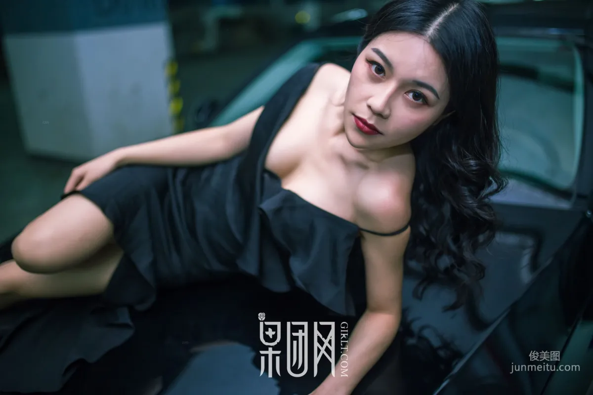 Wei Wei, Beauty vs Luxury Car, Which Do You Choose! [Girlt] No.107 Photo Set photo 8