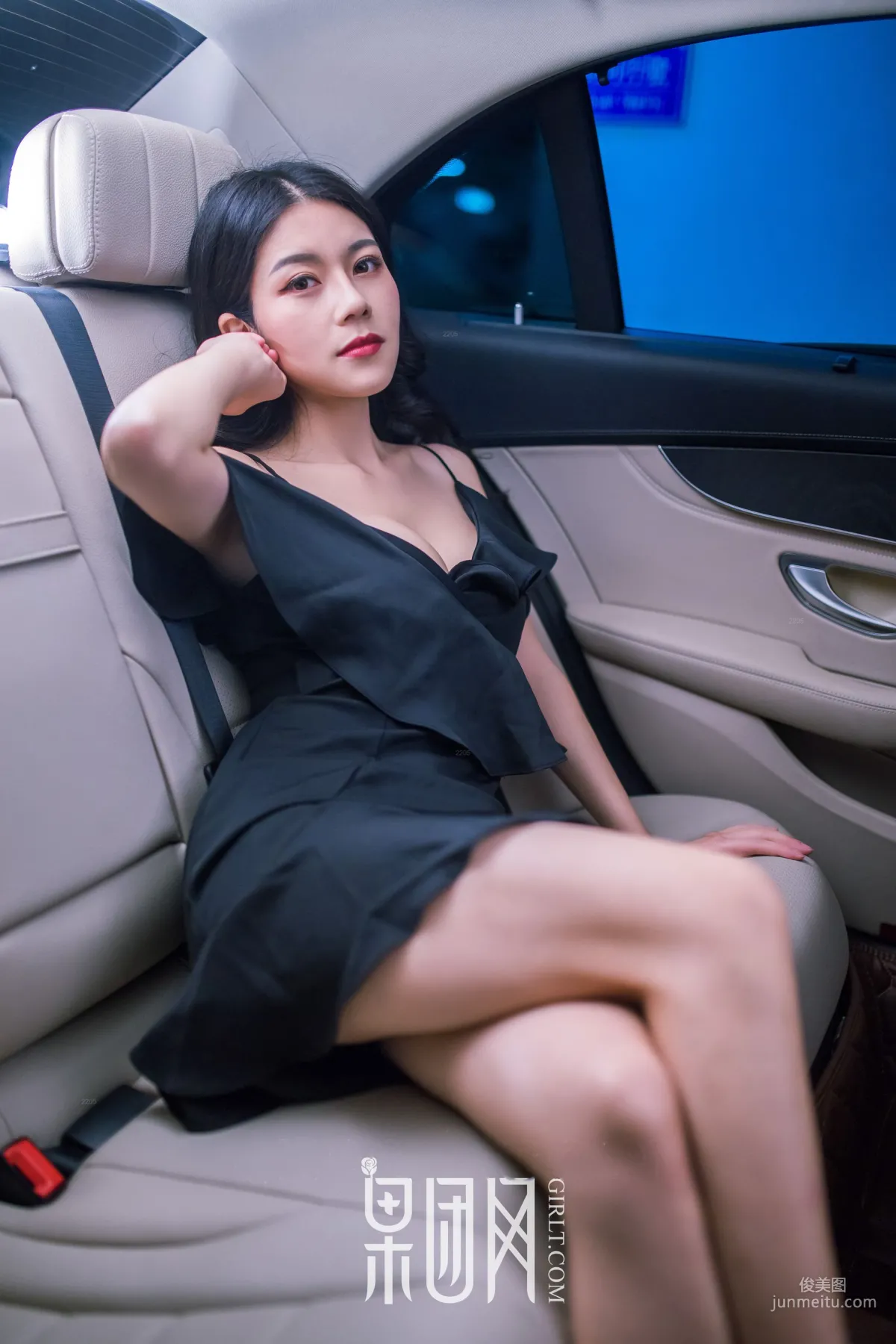 Wei Wei, Beauty vs Luxury Car, Which Do You Choose! [Girlt] No.107 Photo Set photo 46