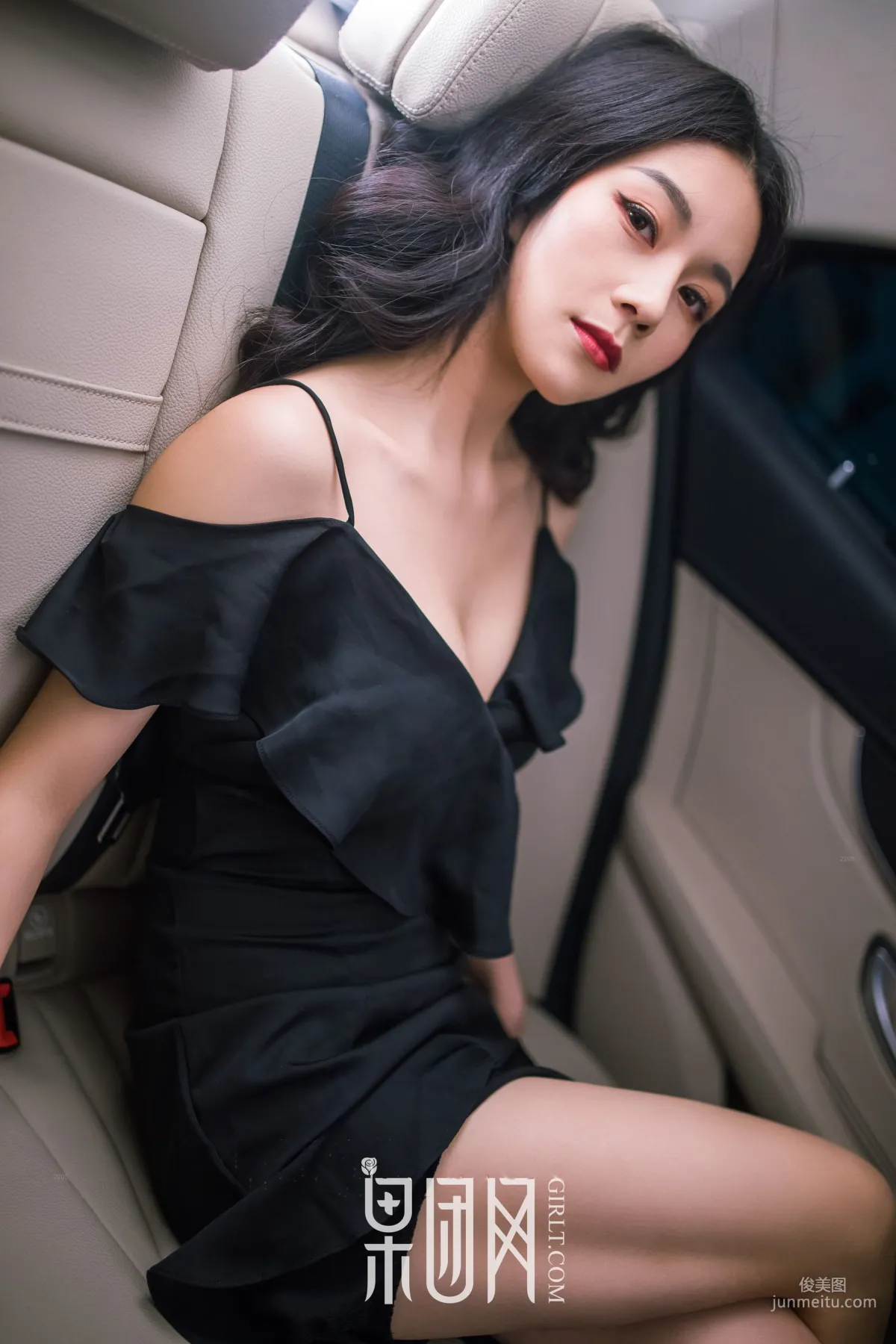 Wei Wei, Beauty vs Luxury Car, Which Do You Choose! [Girlt] No.107 Photo Set photo 43