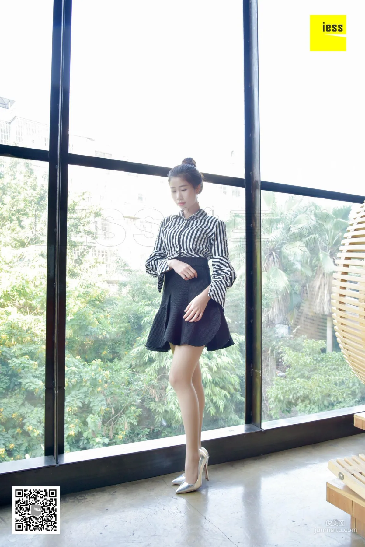 Si Xiang Jia 147 Lai Lai, Silver Ultra High Thin Heel and Nude Stockings [IESS] Photo Set photo 14
