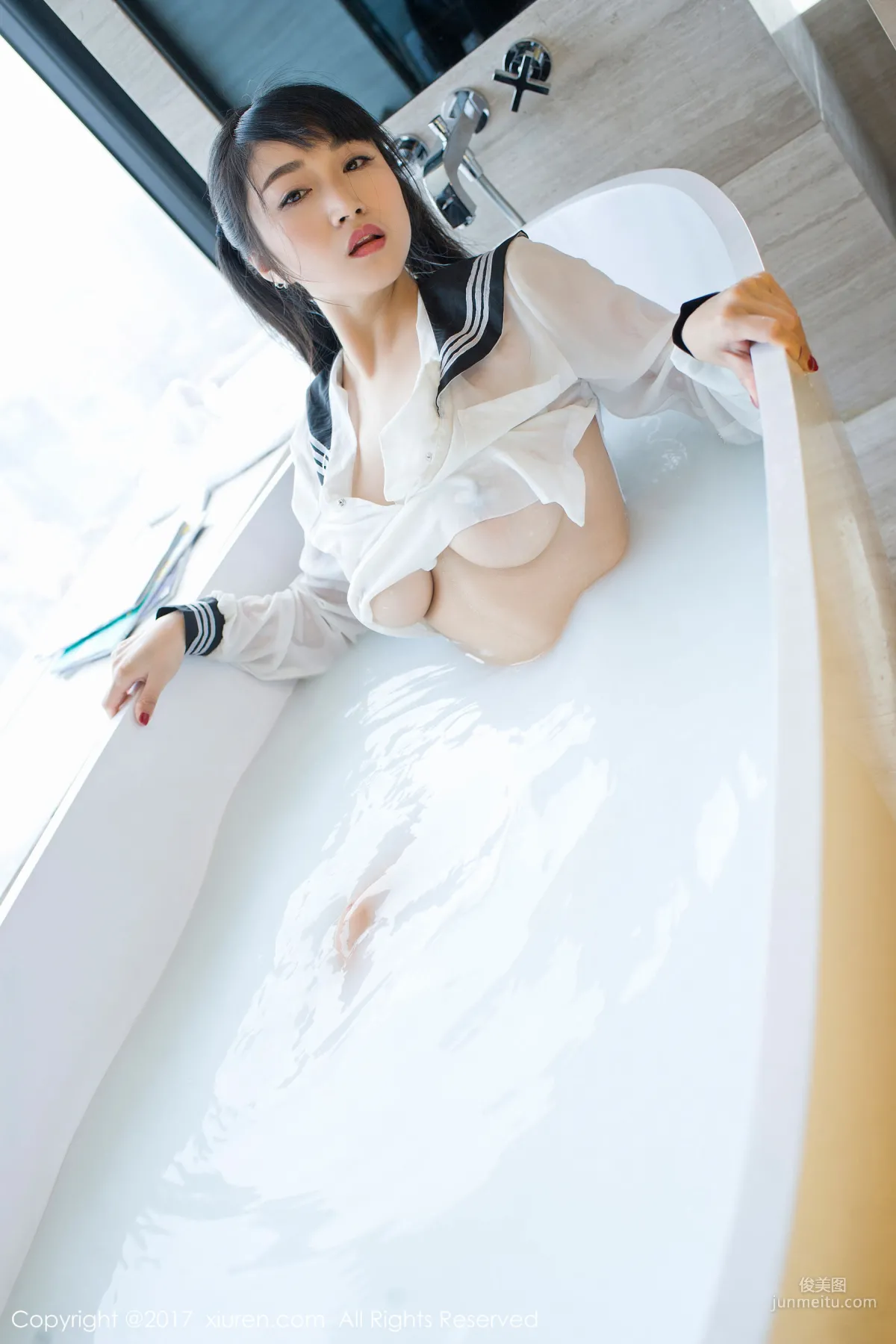Panpan Longnv sunny《Milk Bath School Uniform + Transparent School Uniform + Black Nipple Covers》[XiuRen] NO.853 Photo Set photo 6