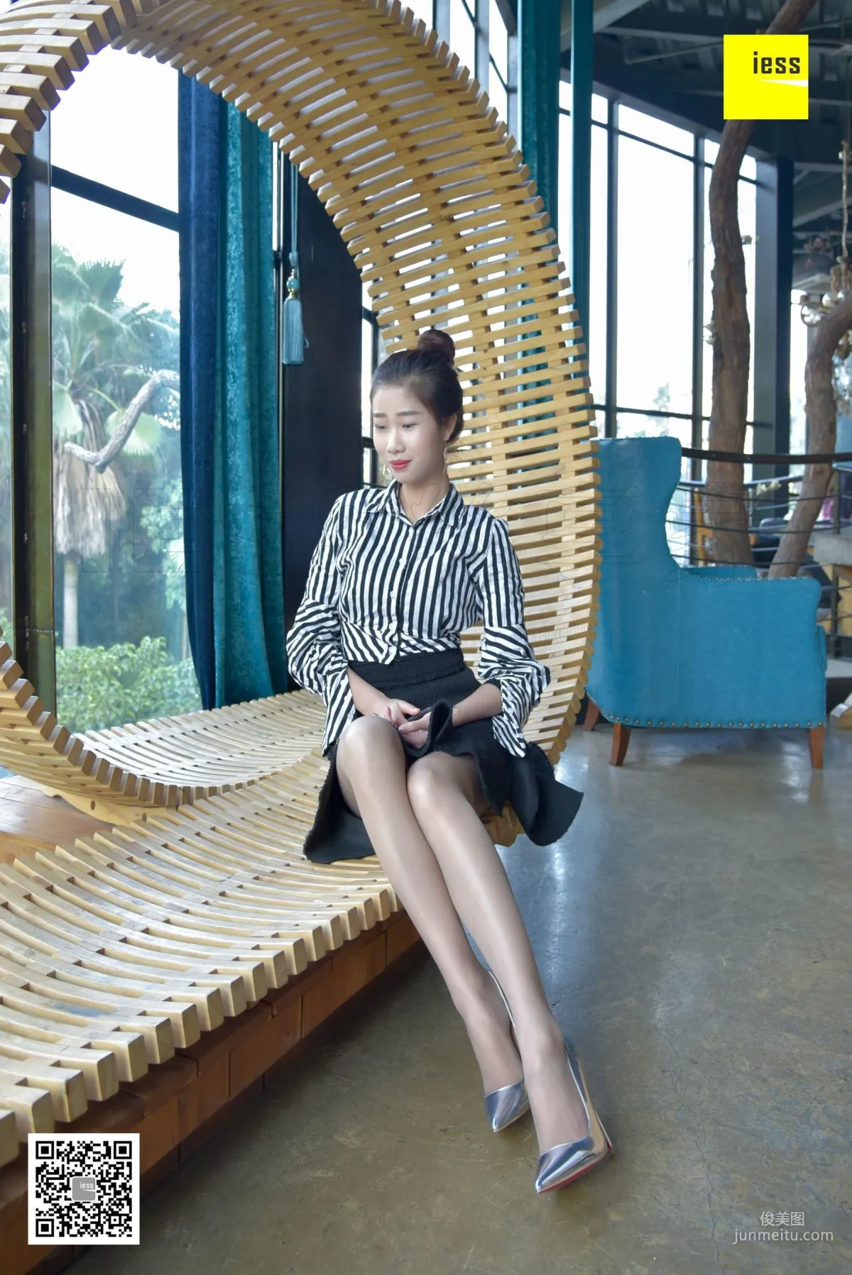 Si Xiang Jia 147 Lai Lai, Silver Ultra High Thin Heel and Nude Stockings [IESS] Photo Set photo 11