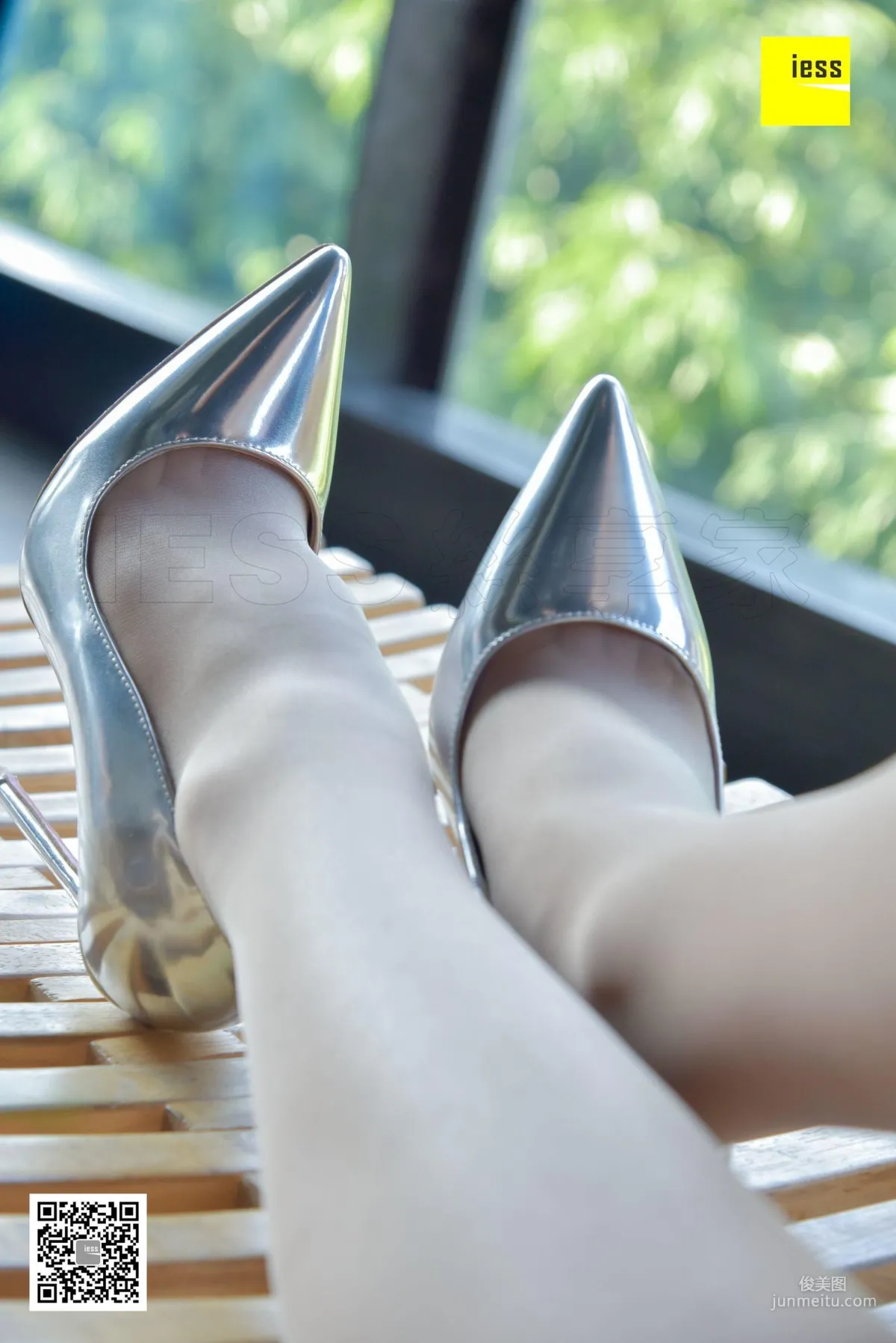 Si Xiang Jia 147 Lai Lai, Silver Ultra High Thin Heel and Nude Stockings [IESS] Photo Set photo 53