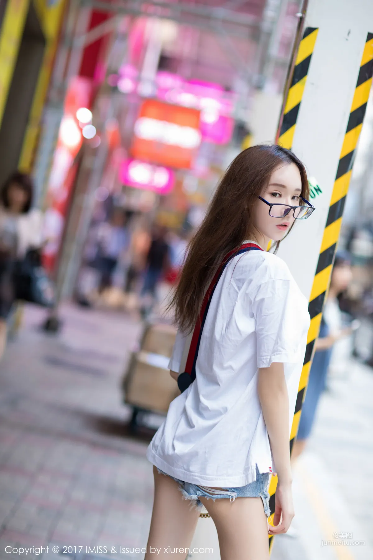 Meng Qiqi Irene, Black Stockings Beautiful Legs + Street Snap OL Cute Soft Girl [IMISS] VOL.199 Photo Set photo 46