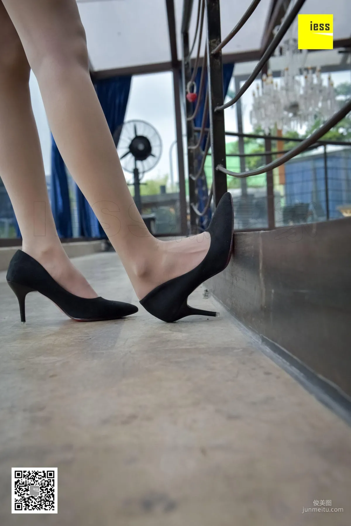 Si Xiang Jia 142 Yong Ying, Soft Girl Nude Stockings Slim Legs [IESS] Photo Set photo 31