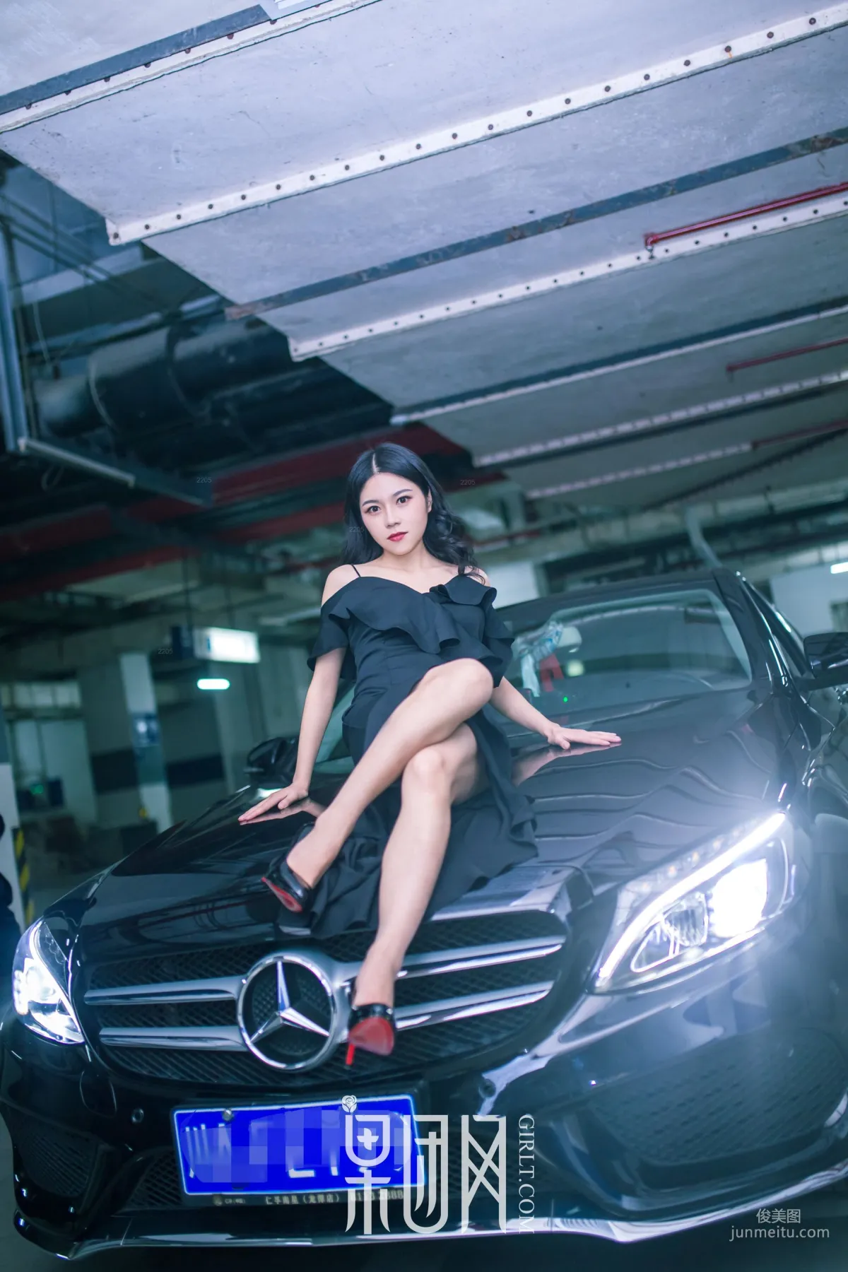 Wei Wei, Beauty vs Luxury Car, Which Do You Choose! [Girlt] No.107 Photo Set photo 4