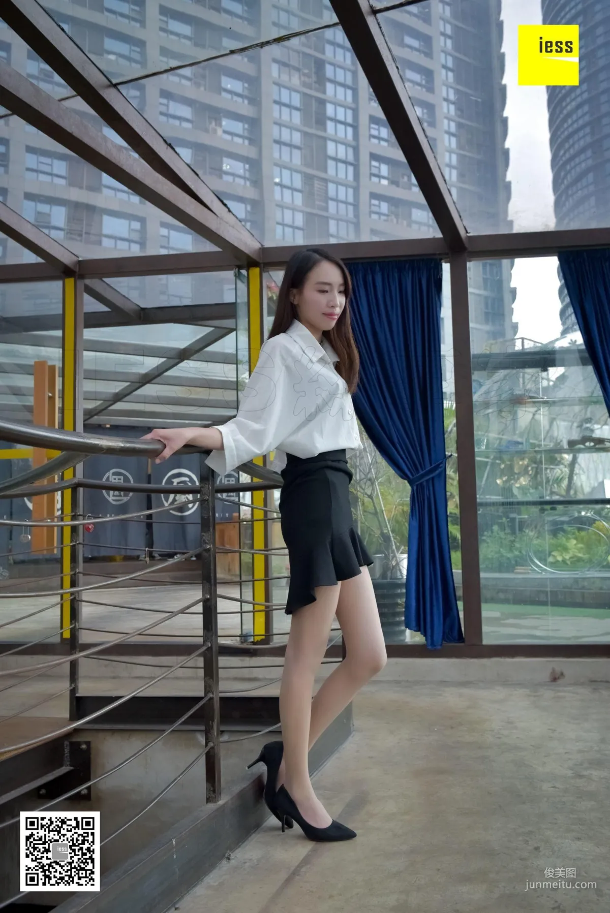 Si Xiang Jia 142 Yong Ying, Soft Girl Nude Stockings Slim Legs [IESS] Photo Set photo 38