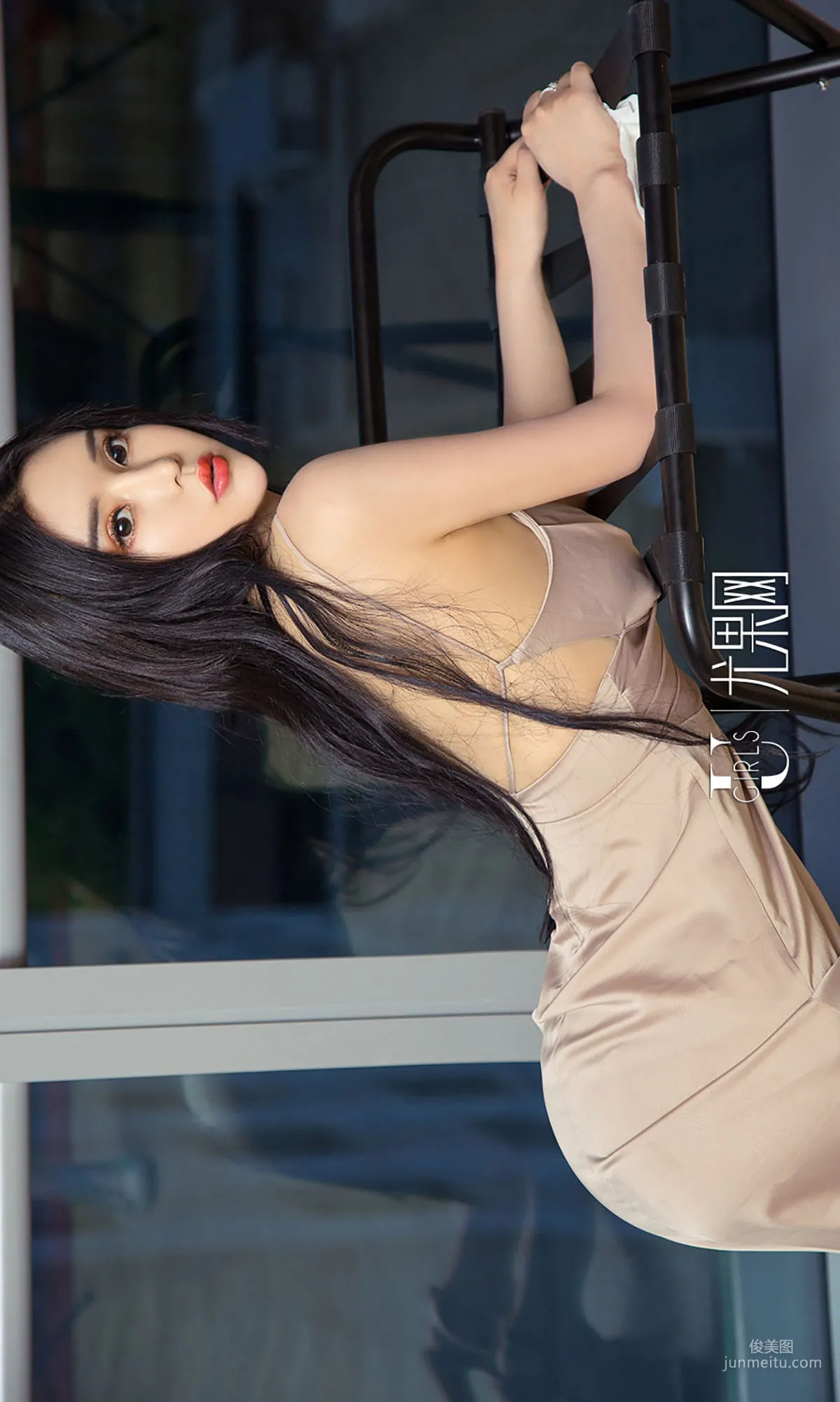 安可可《长裙下的美腿》 [尤果圈爱尤物] No.988 写真集37
