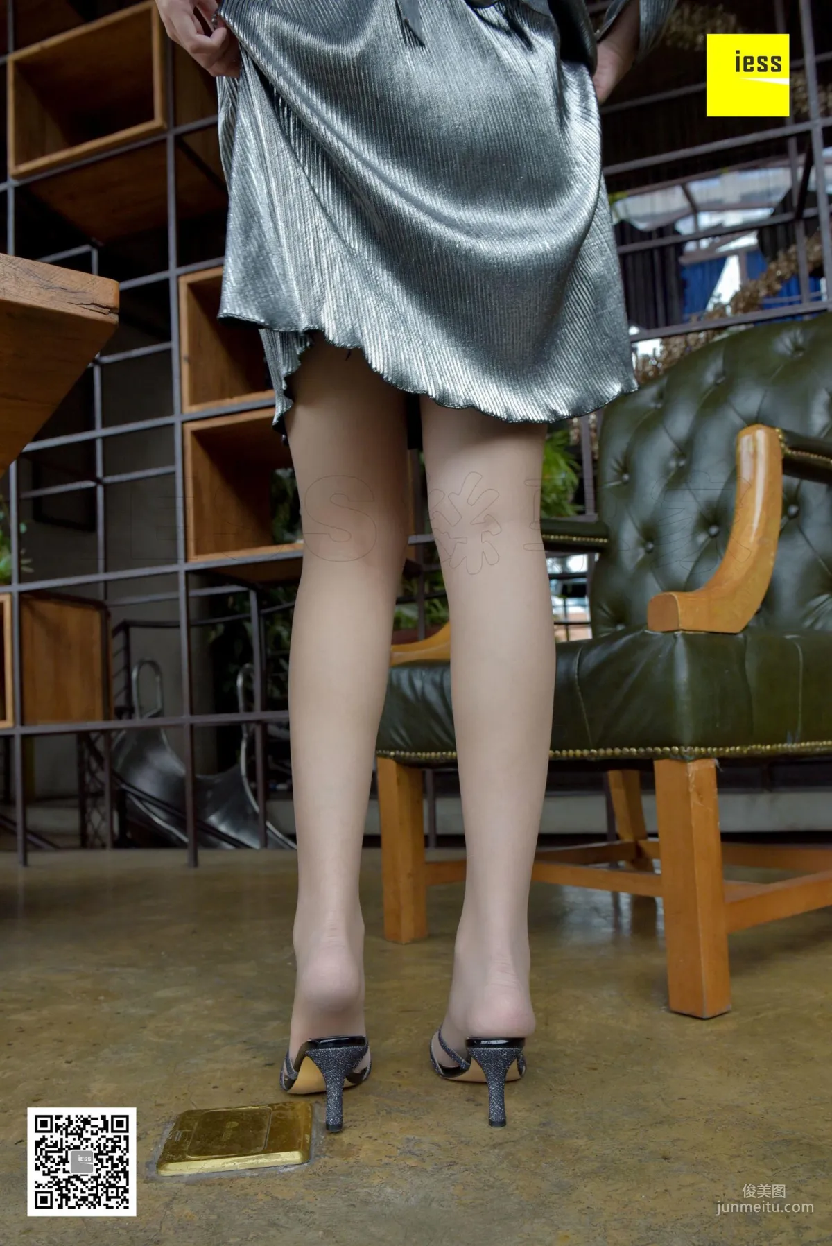 Si Xiang Jia 140 Zi Zi, Sheer White Legs Sandals and Nude Stockings [IESS] Photo Set photo 42