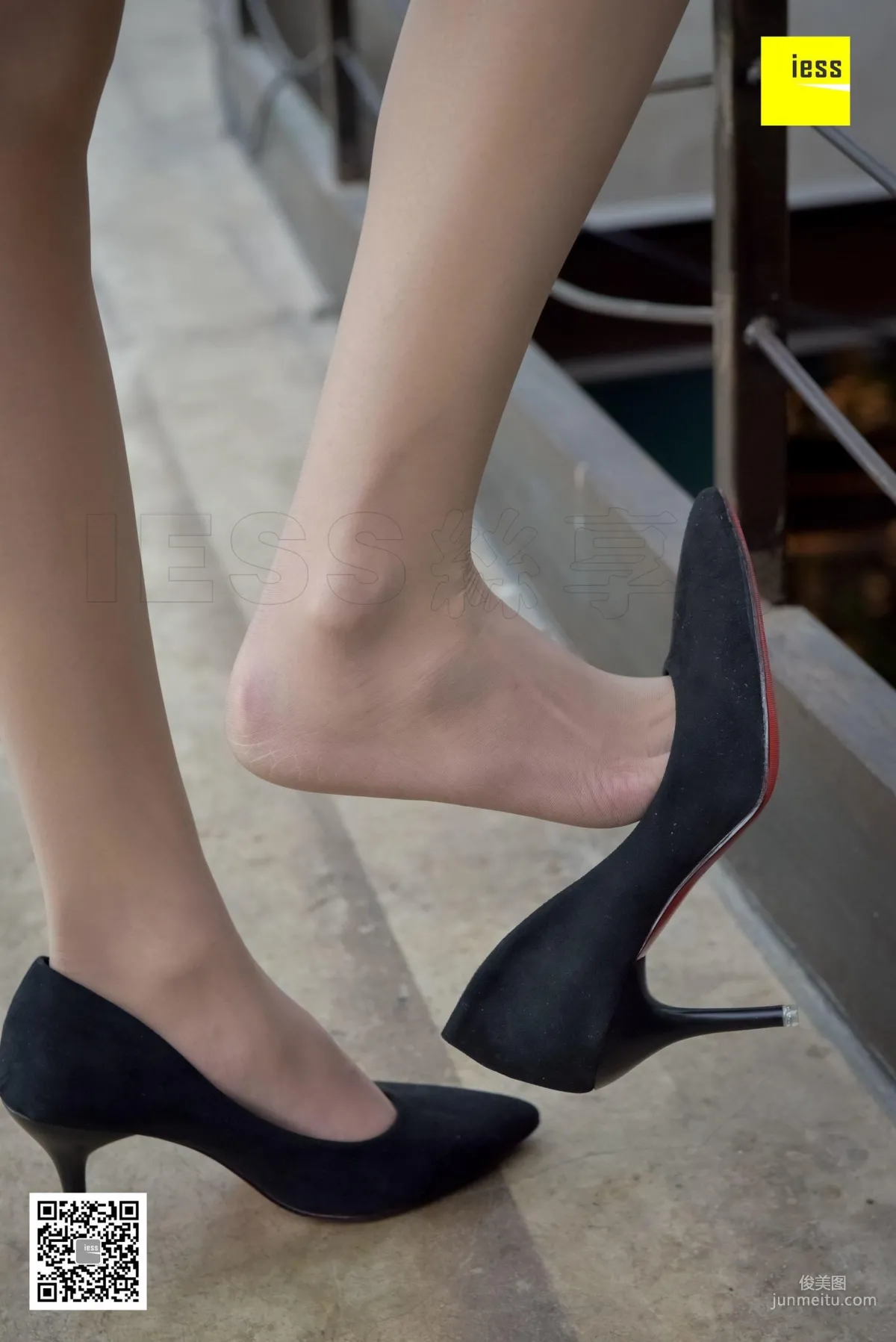 Si Xiang Jia 142 Yong Ying, Soft Girl Nude Stockings Slim Legs [IESS] Photo Set photo 29