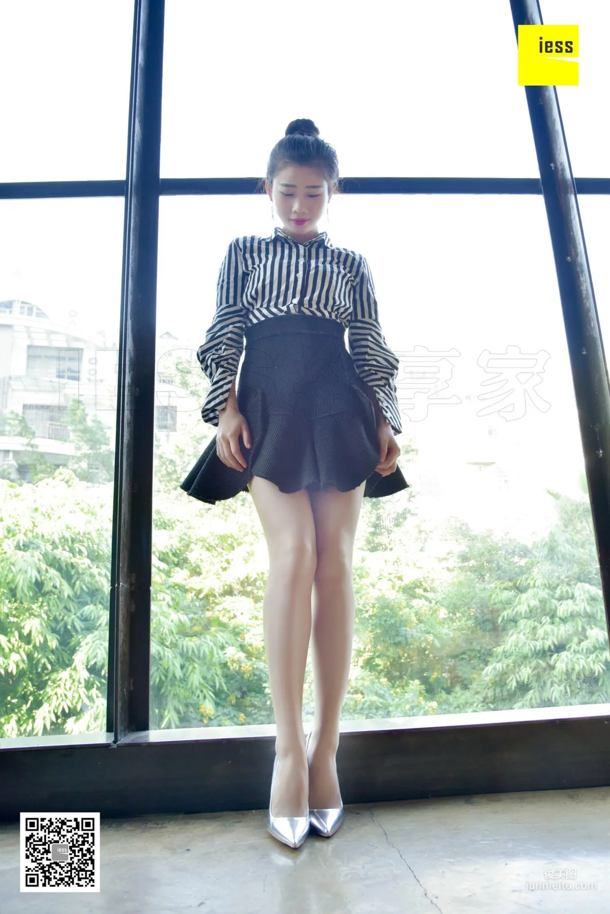 Si Xiang Jia 147 Lai Lai, Silver Ultra High Thin Heel and Nude Stockings [IESS] Photo Set photo 17