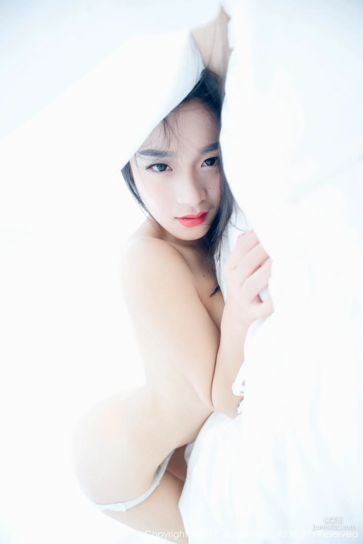 Qimeng Cherish 'Tight Jeans + Curves + Bed Sheet Temptation' [XiuRen] NO.883 Photo Set photo 41