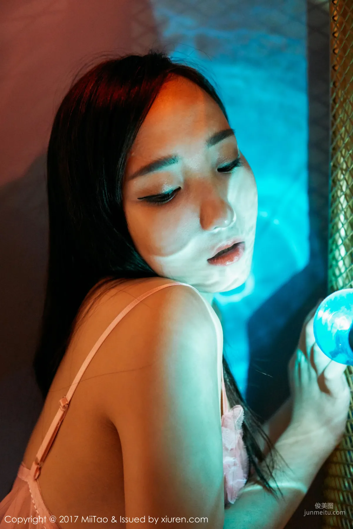 Rui Xin, Nude Photography Under the Light [MiiTao] VOL.086 Photo Set photo 15