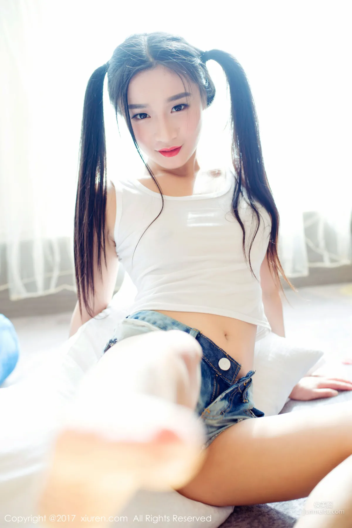 Qimeng Cherish 'Tight Jeans + Curves + Bed Sheet Temptation' [XiuRen] NO.883 Photo Set photo 19