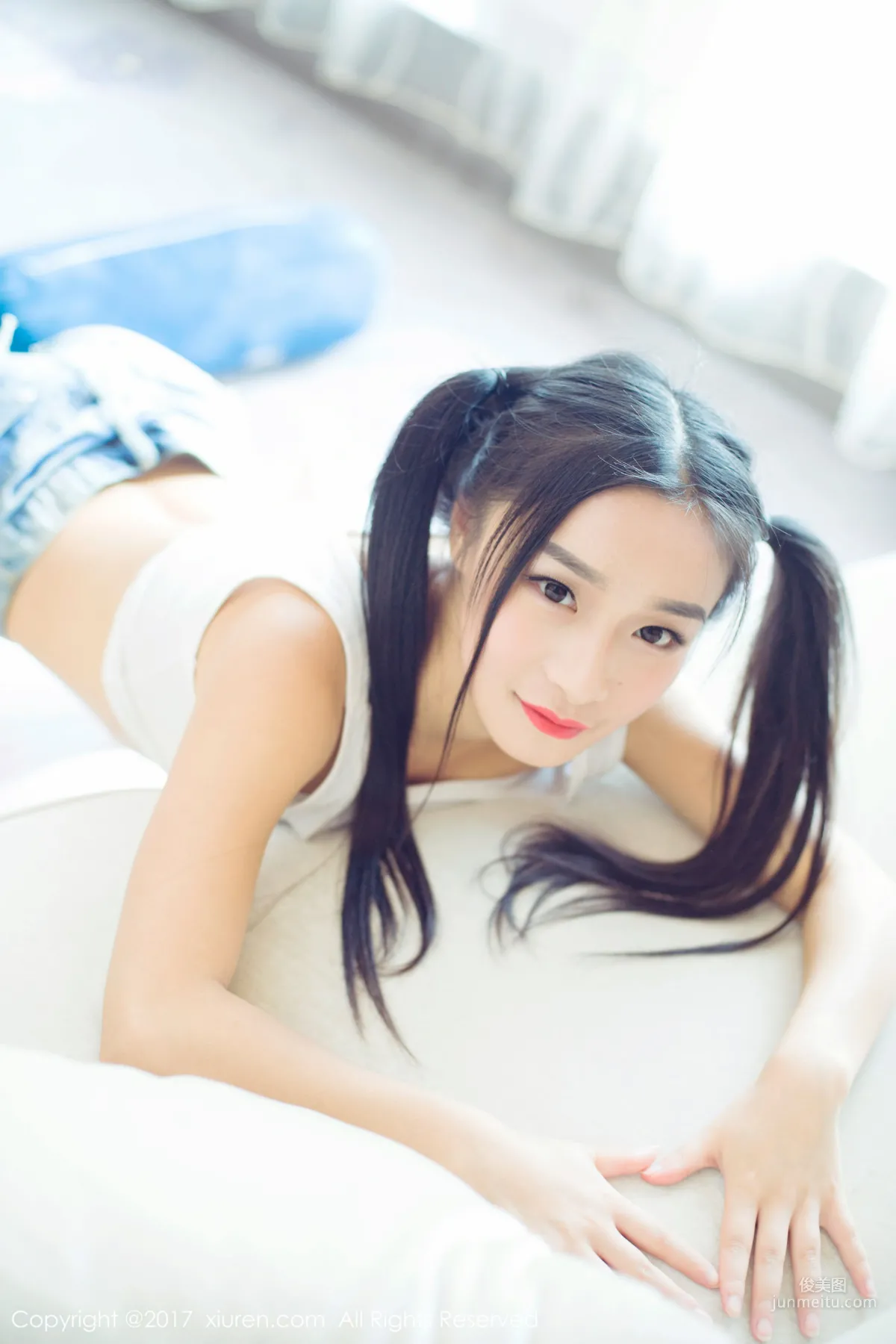 Qimeng Cherish 'Tight Jeans + Curves + Bed Sheet Temptation' [XiuRen] NO.883 Photo Set photo 15