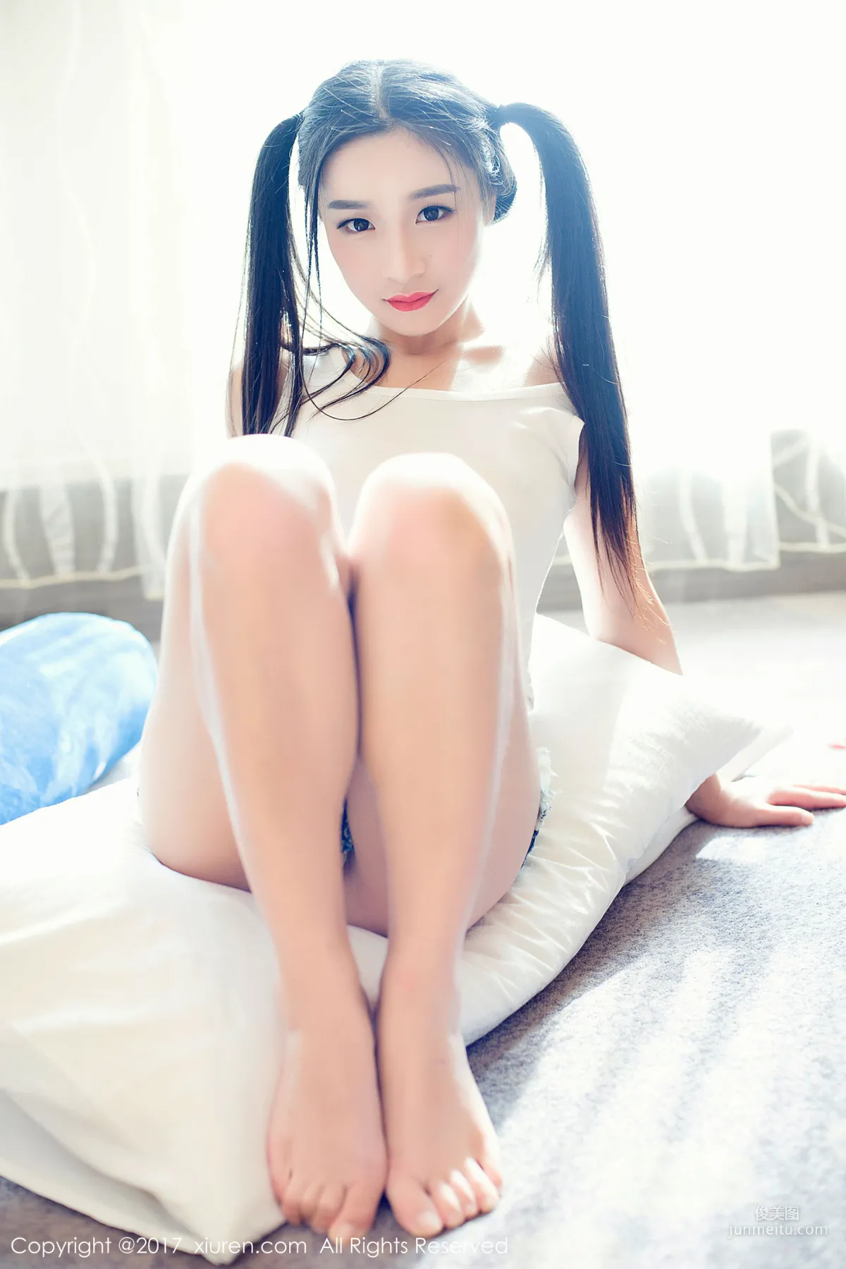 Qimeng Cherish 'Tight Jeans + Curves + Bed Sheet Temptation' [XiuRen] NO.883 Photo Set photo 3