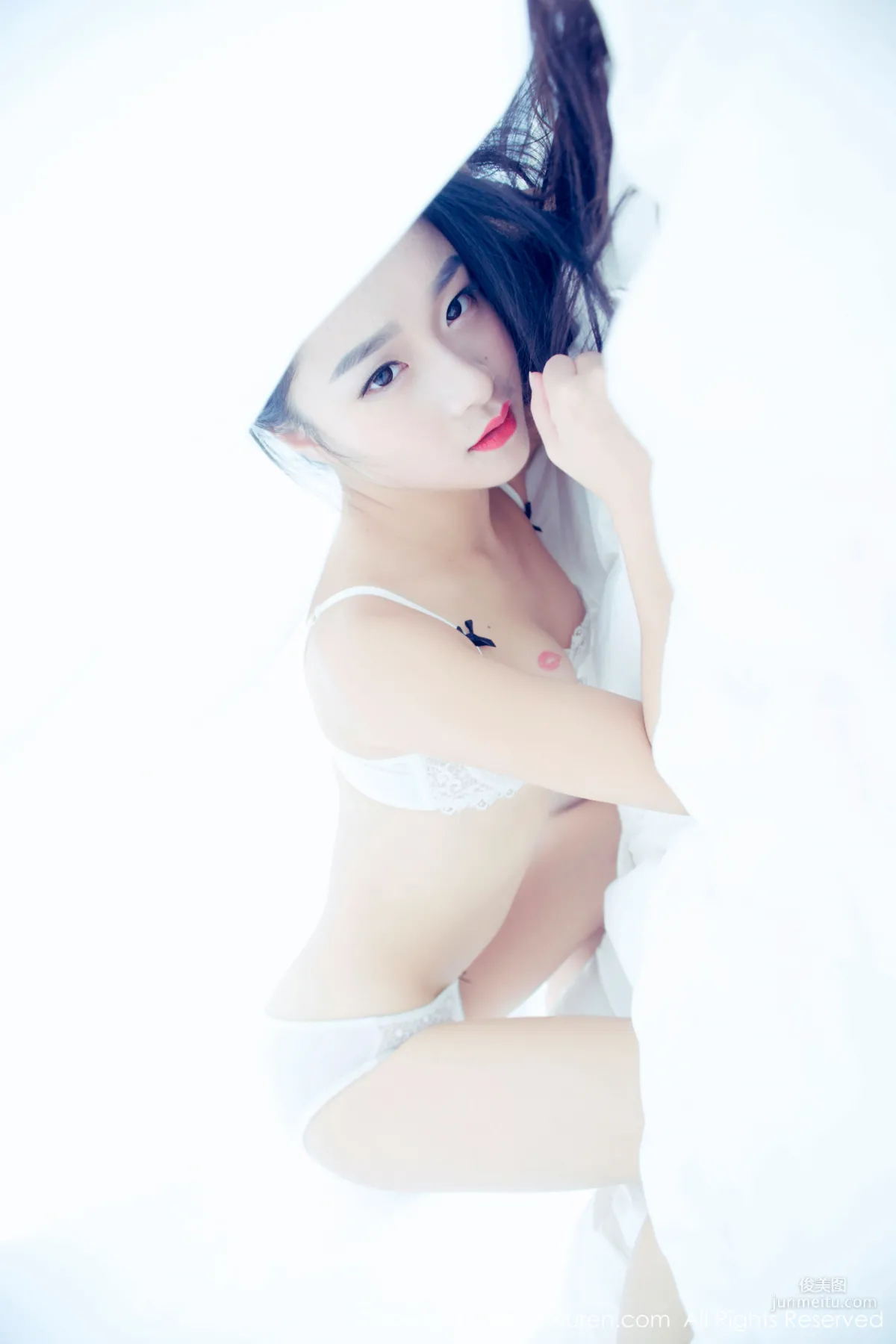 Qimeng Cherish 'Tight Jeans + Curves + Bed Sheet Temptation' [XiuRen] NO.883 Photo Set photo 33