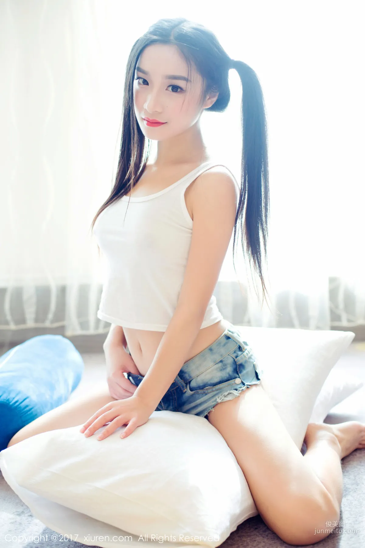 Qimeng Cherish 'Tight Jeans + Curves + Bed Sheet Temptation' [XiuRen] NO.883 Photo Set photo 14