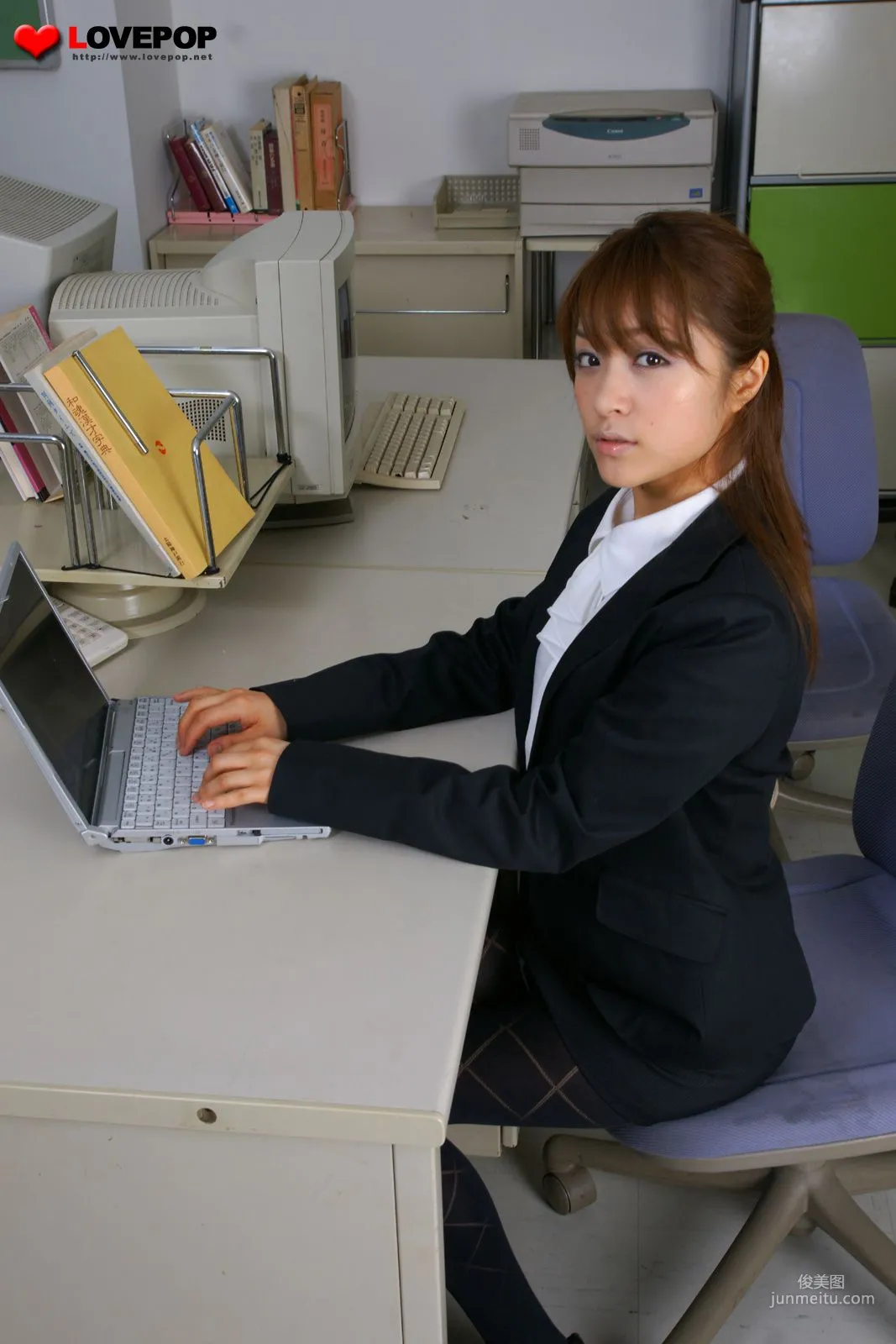 Mihiro Taniguchi Mihiro Office OL R18-049 [LovePop] Photo Set photo 17