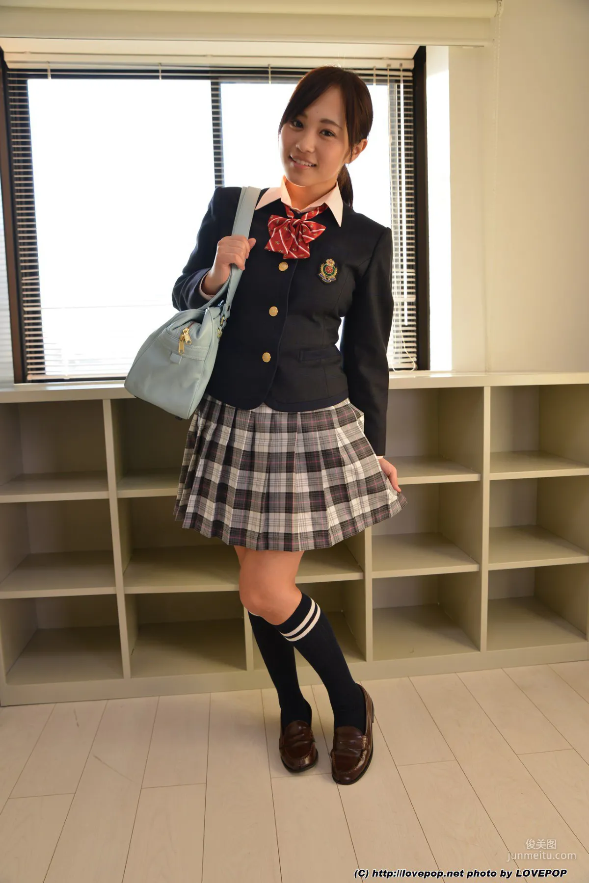 Emi Asano 浅野えみ 学生制服 Set4 [LovePop] 写真集1