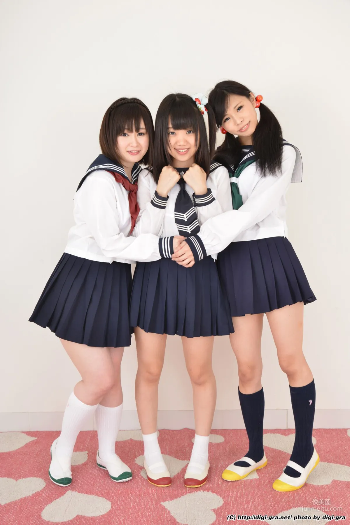 夏乃ひまわり+ 一乃瀬るりあ+瀬戸愛莉 tsu∞na∞gu Set02 [LovePop] 寫真集 5