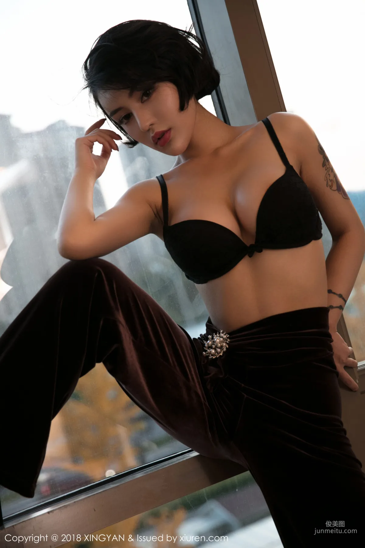 Lu Ziqi, See-Through Outfit + OL Secretary [XingYan] Vol.020 Photo Set photo 31
