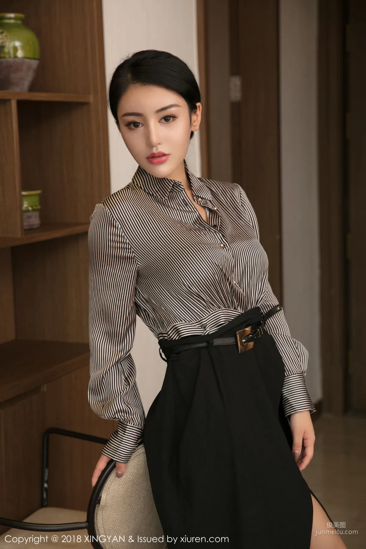 Lu Ziqi, See-Through Outfit + OL Secretary [XingYan] Vol.020 Photo Set photo 48