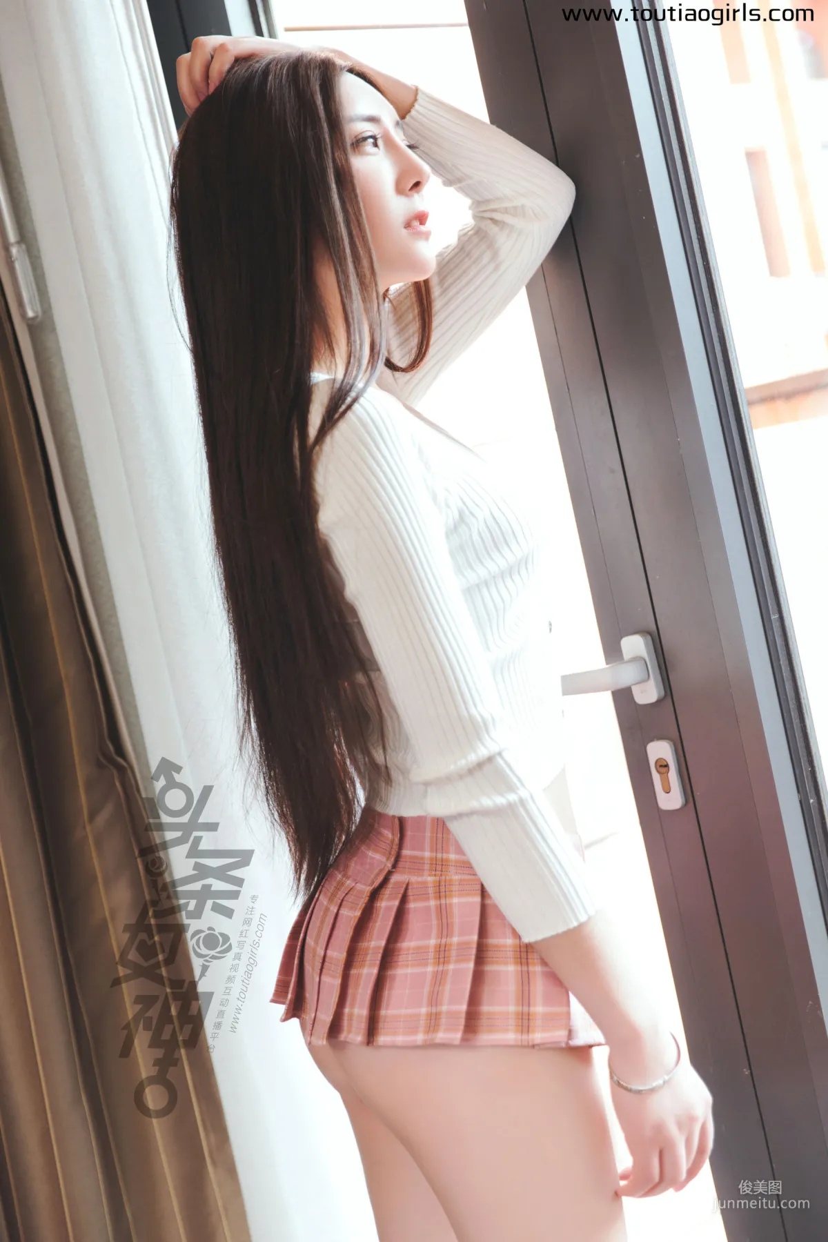 Mo Xiaoxi & Lin Yiyi, Miniskirt Girls Beautiful Collection [TouTiao Goddess] Photo Set photo 21