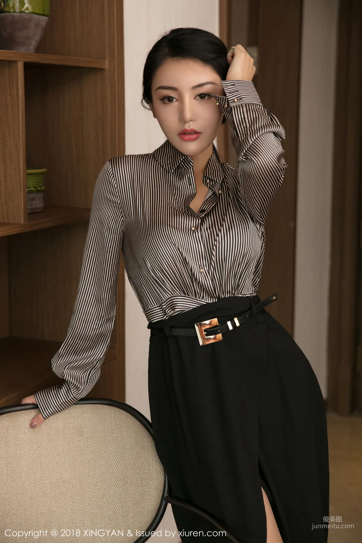 Lu Ziqi, See-Through Outfit + OL Secretary [XingYan] Vol.020 Photo Set photo 45