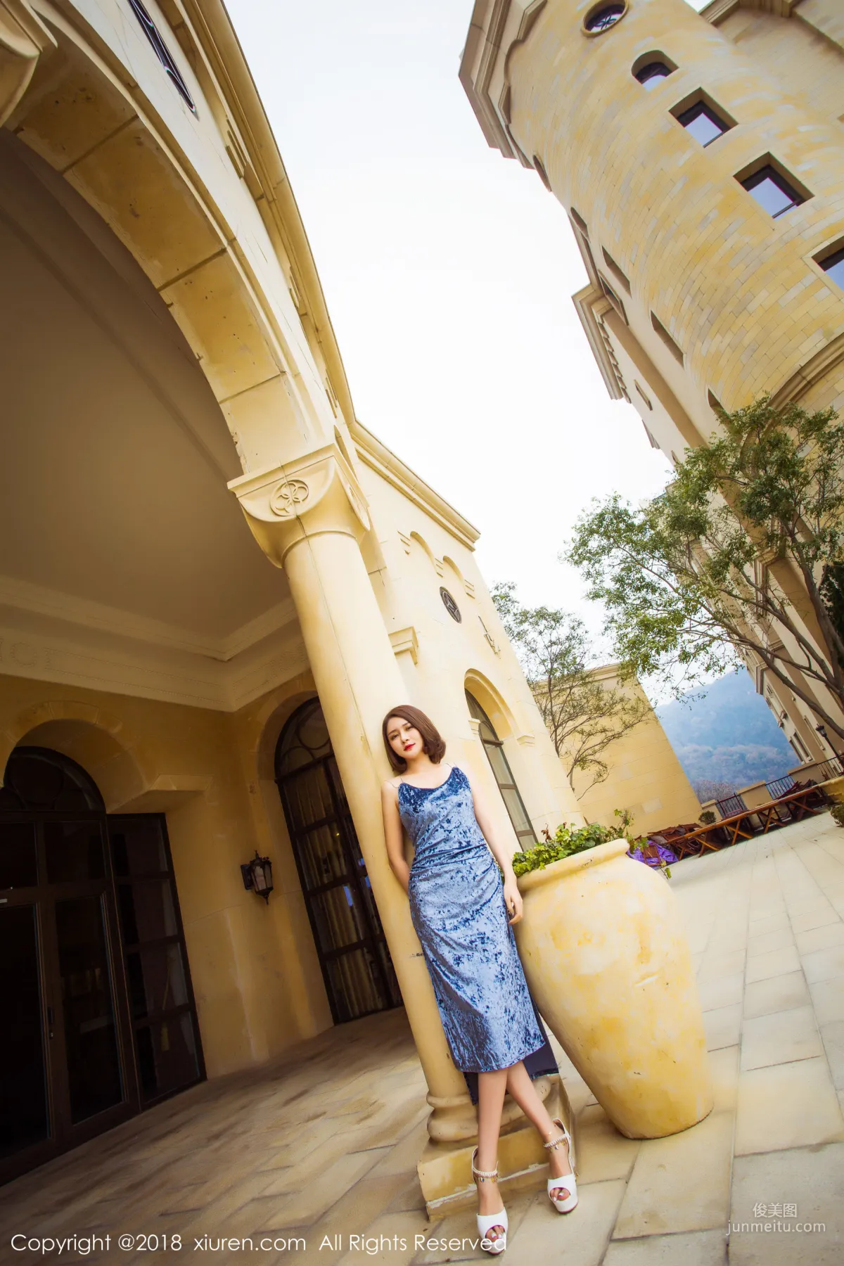 Goddess @ Nianshi, Long Skirt Street Snap + Lingerie + Bathrobe, [XiuRen] No.935 Photo Set photo 23